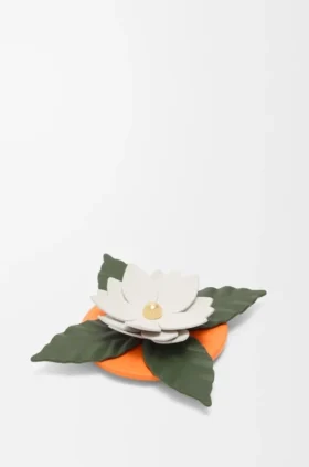 Kleiner Orchideen-Kerzendeckel aus klassischem Kalbsleder und Messing