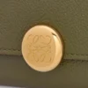 Kleines, vertikales Portemonnaie „Pebble“ aus genarbtem Kalbsleder Kleines, vertikales Portemonnaie „Pebble“ aus genarbtem Kalbsleder