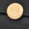 Kleines vertikales Portemonnaie „Pebble“ aus glänzendem Nappa-Kalbsleder Kleines vertikales Portemonnaie „Pebble“ aus glänzendem Nappa-Kalbsleder