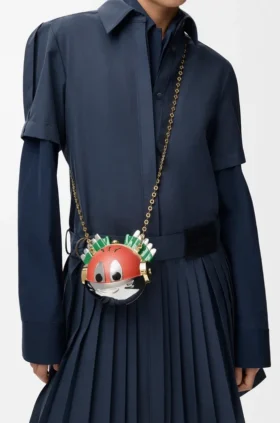 „Knight Cat“-Clutch aus Metall und Nappa-Lammleder