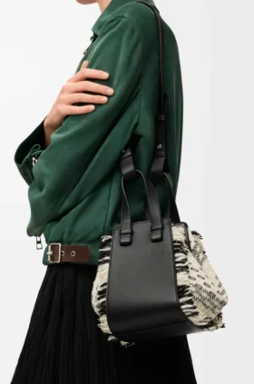 Kompakte „Hammock“-Tasche aus gewebtem Textil