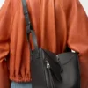 Kompakte „Hammock“-Tasche aus klassischem Kalbsleder Kompakte „Hammock“-Tasche aus klassischem Kalbsleder