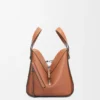 Kompakte „Hammock“-Tasche aus klassischem Kalbsleder Kompakte „Hammock“-Tasche aus klassischem Kalbsleder