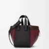 Kompakte „Hammock“-Tasche aus Nappa-Kalbsleder Kompakte „Hammock“-Tasche aus Nappa-Kalbsleder
