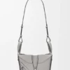 Kompakte „Hammock“-Tasche aus weichem, genarbtem Kalbsleder Kompakte „Hammock“-Tasche aus weichem, genarbtem Kalbsleder