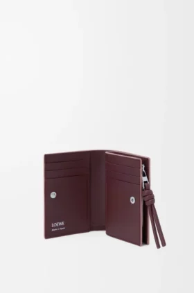 Kompaktes Portemonnaie mit Knot-Motiv aus glänzendem Nappa-Kalbsleder