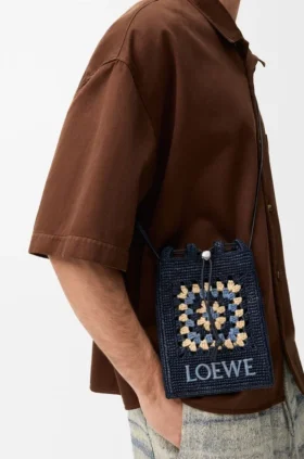 Kordelzugtasche aus klassischem Kalbsleder und Raffia