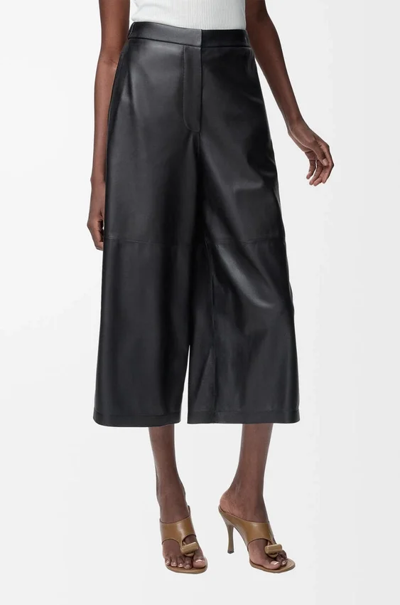 Kurze Hose aus Nappa-Lammleder Kurze Hose aus Nappa-Lammleder
