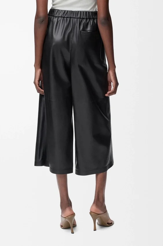 Kurze Hose aus Nappa-Lammleder Kurze Hose aus Nappa-Lammleder