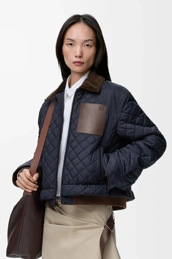 Kurze Jacke aus Funktionsstoff Kurze Jacke aus Funktionsstoff