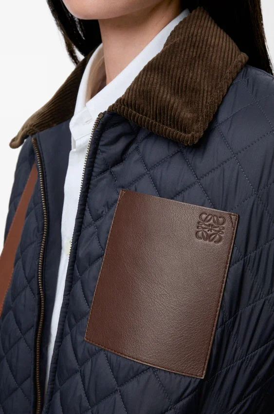 Kurze Jacke aus Funktionsstoff Kurze Jacke aus Funktionsstoff