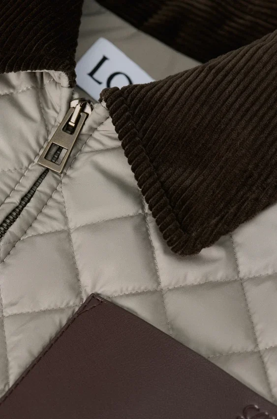 Kurze Jacke aus Funktionsstoff Kurze Jacke aus Funktionsstoff