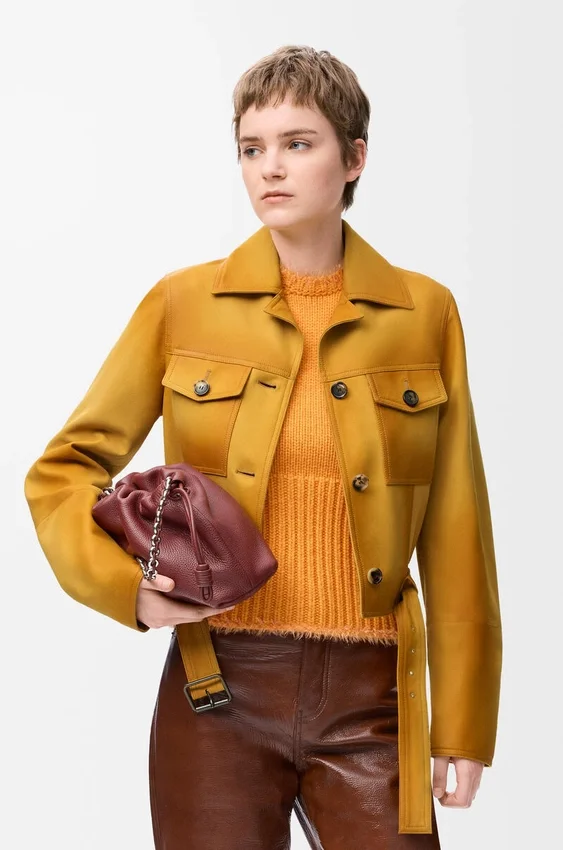 Kurze Jacke aus Lammveloursleder Kurze Jacke aus Lammveloursleder