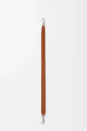 Kurzer „Arrow“-Riemen aus klassischem Kalbsleder