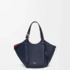 „Layered Hammock Flip Bag“ aus klassischem Kalbsleder „Layered Hammock Flip Bag“ aus klassischem Kalbsleder