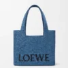Loewe Font Tote in Raffia, mittelgroß Loewe Font Tote in Raffia, mittelgroß