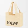 Loewe Font Tote in Raffia, mittelgroß Loewe Font Tote in Raffia, mittelgroß
