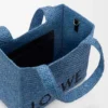 Loewe Font Tote in Raffia, mittelgroß Loewe Font Tote in Raffia, mittelgroß