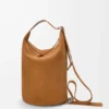 „Loop Bucket“ aus Kalbsveloursleder „Loop Bucket“ aus Kalbsveloursleder