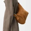 „Loop Bucket“ aus Kalbsveloursleder „Loop Bucket“ aus Kalbsveloursleder