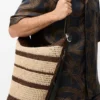 „Loop Bucket“ aus Raffia „Loop Bucket“ aus Raffia