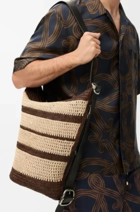 „Loop Bucket“ aus Raffia „Loop Bucket“ aus Raffia