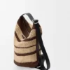 „Loop Bucket“ aus Raffia „Loop Bucket“ aus Raffia