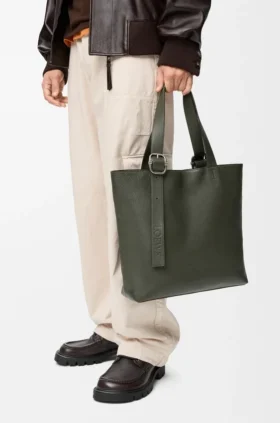 „Loop Zipped Tote“ aus geschmeidigem genarbtem Kalbsleder „Loop Zipped Tote“ aus geschmeidigem genarbtem Kalbsleder