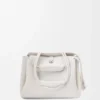 Madrid-Tasche in mittlerer Größe aus geschmeidigem, genarbtem Kalbsleder Madrid-Tasche in mittlerer Größe aus geschmeidigem, genarbtem Kalbsleder