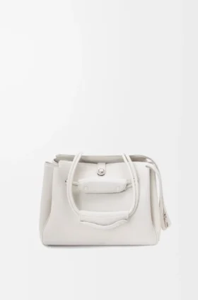 Madrid-Tasche in mittlerer Größe aus geschmeidigem, genarbtem Kalbsleder Madrid-Tasche in mittlerer Größe aus geschmeidigem, genarbtem Kalbsleder