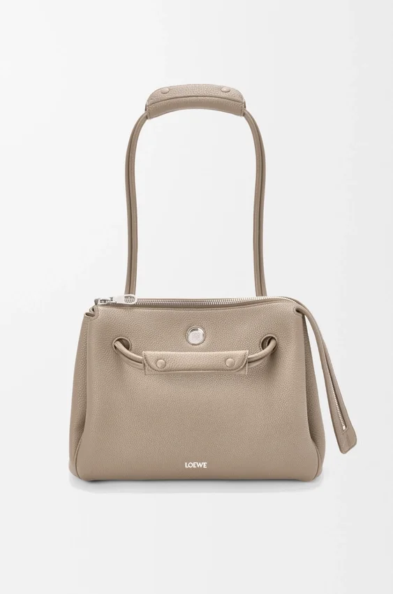 Madrid-Tasche in mittlerer Größe aus geschmeidigem, genarbtem Kalbsleder Madrid-Tasche in mittlerer Größe aus geschmeidigem, genarbtem Kalbsleder