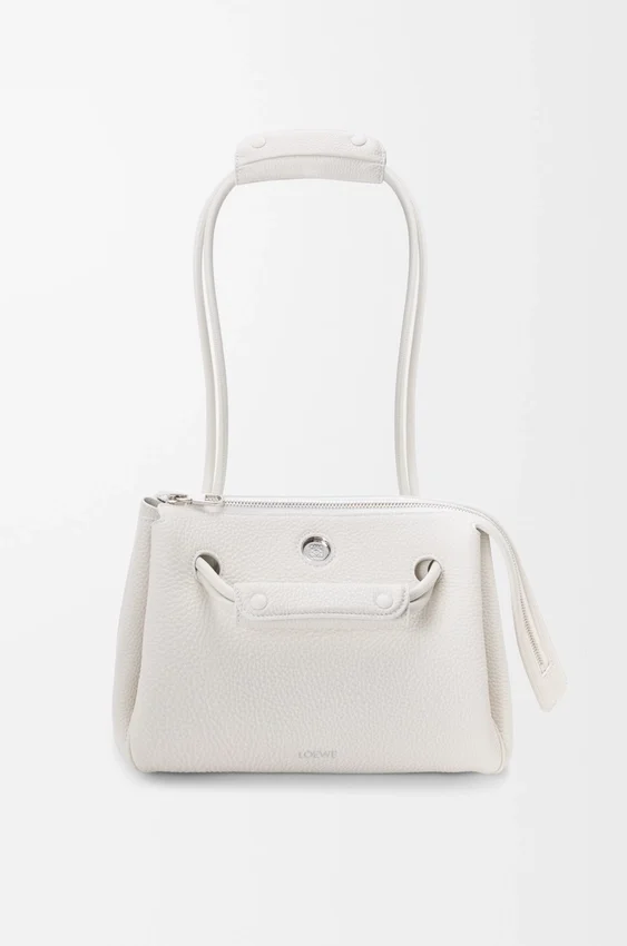 Madrid-Tasche in mittlerer Größe aus geschmeidigem, genarbtem Kalbsleder Madrid-Tasche in mittlerer Größe aus geschmeidigem, genarbtem Kalbsleder