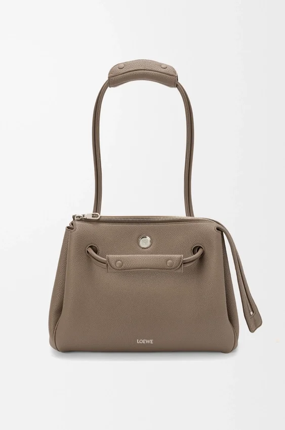 Madrid-Tasche in mittlerer Größe aus geschmeidigem, genarbtem Kalbsleder Madrid-Tasche in mittlerer Größe aus geschmeidigem, genarbtem Kalbsleder
