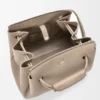 Madrid-Tasche in mittlerer Größe aus geschmeidigem, genarbtem Kalbsleder Madrid-Tasche in mittlerer Größe aus geschmeidigem, genarbtem Kalbsleder