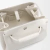 Madrid-Tasche in mittlerer Größe aus geschmeidigem, genarbtem Kalbsleder Madrid-Tasche in mittlerer Größe aus geschmeidigem, genarbtem Kalbsleder