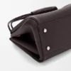 Madrid-Tasche in mittlerer Größe aus geschmeidigem, genarbtem Kalbsleder Madrid-Tasche in mittlerer Größe aus geschmeidigem, genarbtem Kalbsleder