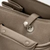 Madrid-Tasche in mittlerer Größe aus geschmeidigem, genarbtem Kalbsleder Madrid-Tasche in mittlerer Größe aus geschmeidigem, genarbtem Kalbsleder