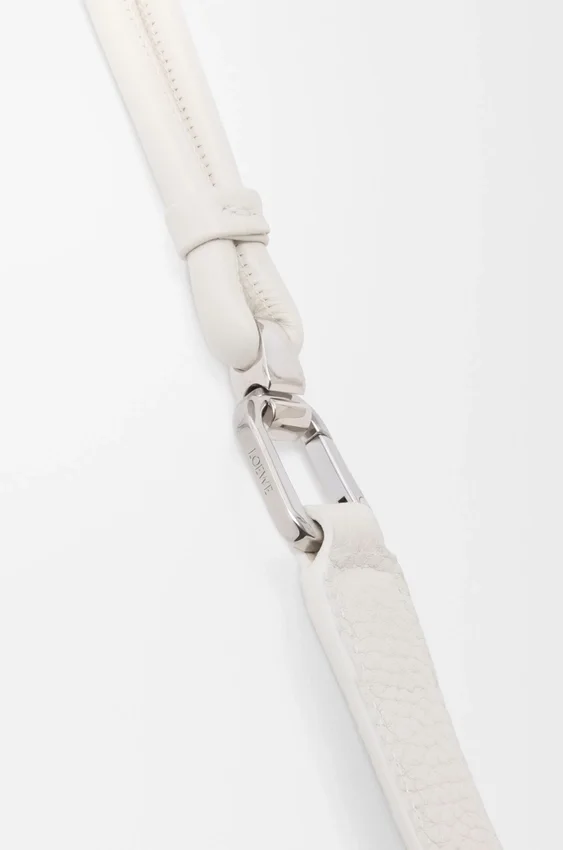 Madrid-Tasche in mittlerer Größe aus geschmeidigem, genarbtem Kalbsleder Madrid-Tasche in mittlerer Größe aus geschmeidigem, genarbtem Kalbsleder