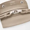 Madrid-Tasche in mittlerer Größe aus geschmeidigem, genarbtem Kalbsleder Madrid-Tasche in mittlerer Größe aus geschmeidigem, genarbtem Kalbsleder