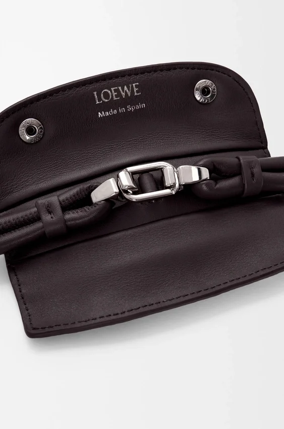 Madrid-Tasche in mittlerer Größe aus geschmeidigem, genarbtem Kalbsleder Madrid-Tasche in mittlerer Größe aus geschmeidigem, genarbtem Kalbsleder