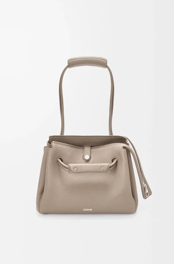 Madrid-Tasche in mittlerer Größe aus geschmeidigem, genarbtem Kalbsleder Madrid-Tasche in mittlerer Größe aus geschmeidigem, genarbtem Kalbsleder