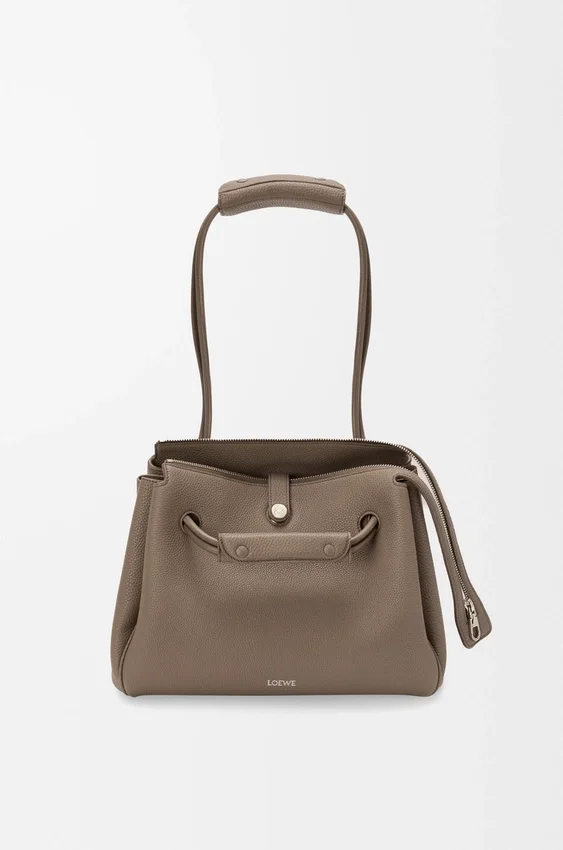 Madrid-Tasche in mittlerer Größe aus geschmeidigem, genarbtem Kalbsleder Madrid-Tasche in mittlerer Größe aus geschmeidigem, genarbtem Kalbsleder