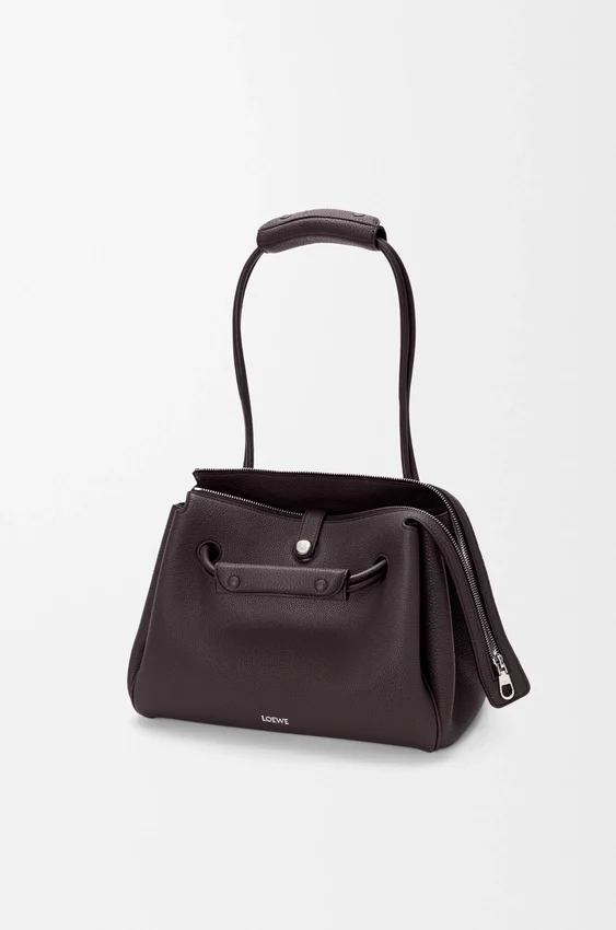 Madrid-Tasche in mittlerer Größe aus geschmeidigem, genarbtem Kalbsleder Madrid-Tasche in mittlerer Größe aus geschmeidigem, genarbtem Kalbsleder