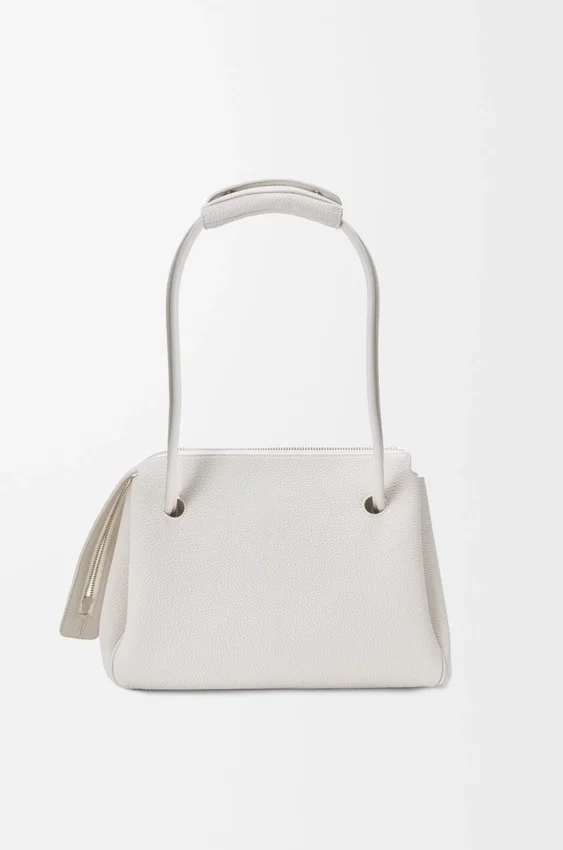 Madrid-Tasche in mittlerer Größe aus geschmeidigem, genarbtem Kalbsleder Madrid-Tasche in mittlerer Größe aus geschmeidigem, genarbtem Kalbsleder