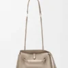 Madrid-Tasche in mittlerer Größe aus geschmeidigem, genarbtem Kalbsleder Madrid-Tasche in mittlerer Größe aus geschmeidigem, genarbtem Kalbsleder