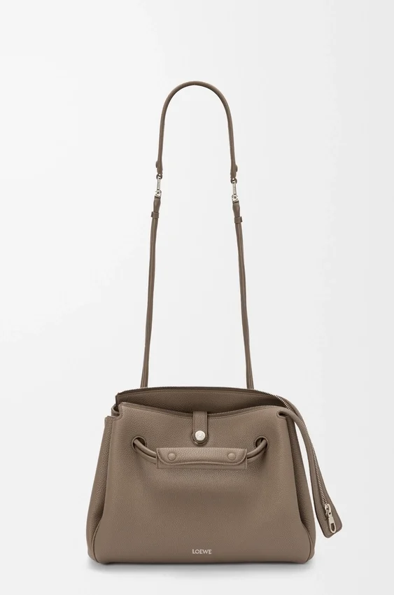 Madrid-Tasche in mittlerer Größe aus geschmeidigem, genarbtem Kalbsleder Madrid-Tasche in mittlerer Größe aus geschmeidigem, genarbtem Kalbsleder