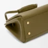 Madrid-Tasche in mittlerer Größe aus geschmeidigem Kalbsleder Madrid-Tasche in mittlerer Größe aus geschmeidigem Kalbsleder