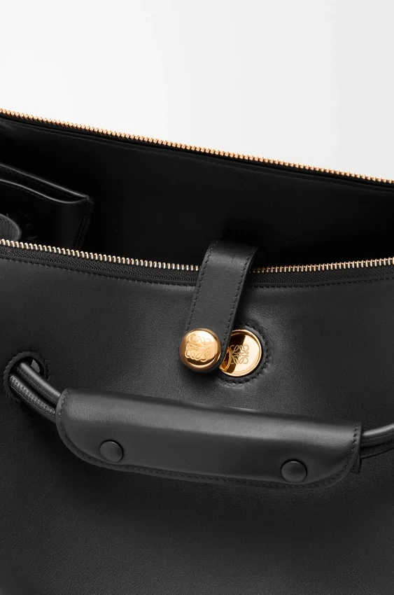 Madrid-Tasche in mittlerer Größe aus geschmeidigem Kalbsleder Madrid-Tasche in mittlerer Größe aus geschmeidigem Kalbsleder