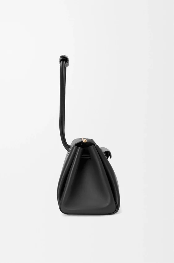 Madrid-Tasche in mittlerer Größe aus geschmeidigem Kalbsleder Madrid-Tasche in mittlerer Größe aus geschmeidigem Kalbsleder