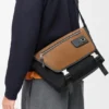 Medium Flex Messenger aus Canvas und Wildleder Medium Flex Messenger aus Canvas und Wildleder